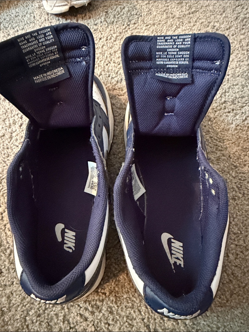 Nike Low-Top Sneakers in Navy and White - Picture 3 of 6